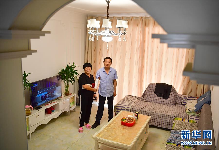 （走向我們的小康生活&middot;圖文互動）（2）&ldquo;樓上過日子，樓下賺票子&rdquo;&mdash;&mdash;來自陜西安康的易地扶貧搬遷一線觀察