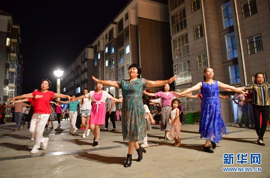 （走向我們的小康生活&middot;圖文互動）（4）&ldquo;樓上過日子，樓下賺票子&rdquo;&mdash;&mdash;來自陜西安康的易地扶貧搬遷一線觀察