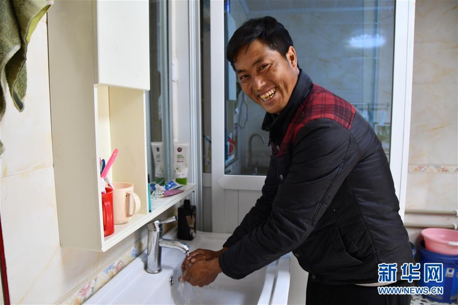 （鄉(xiāng)村振興&middot;圖文互動(dòng)）（5）村里來(lái)了位&ldquo;掏糞書(shū)記&rdquo;