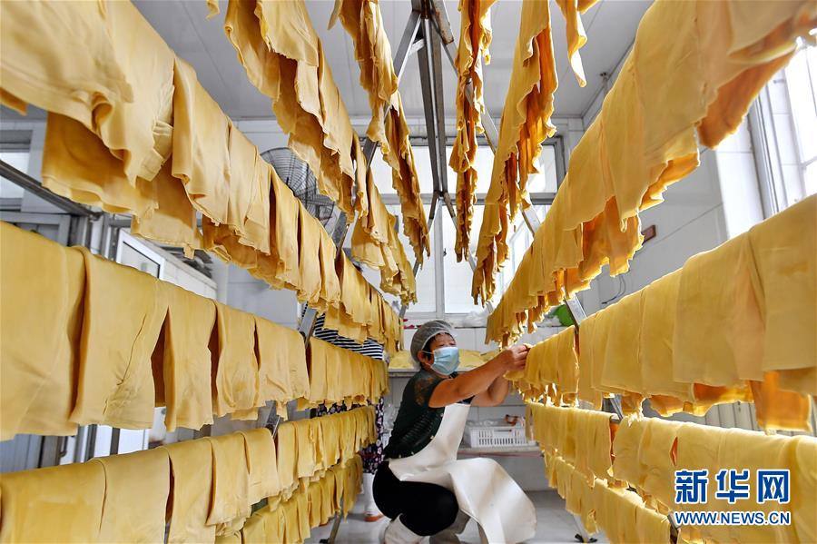 （新華全媒頭條&middot;走向我們的小康生活&middot;圖文互動）（10）長城腳下，小康村串成&ldquo;珍珠鏈&rdquo;