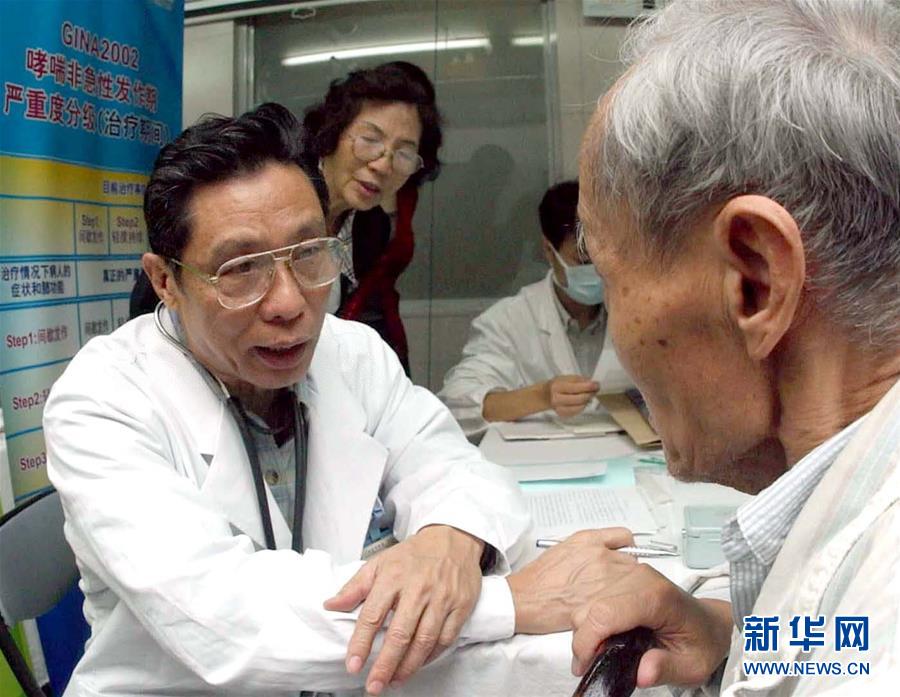 （圖文互動(dòng)）（6）敢醫(yī)敢言，生命至上&mdash;&mdash;記&ldquo;共和國勛章&rdquo;獲得者鐘南山