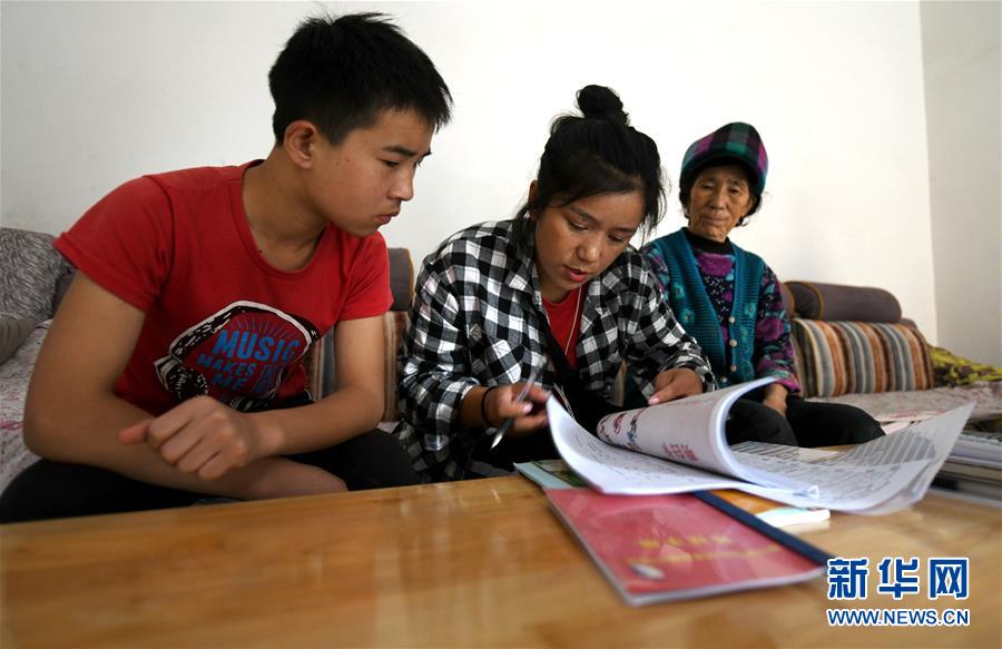 （熱點(diǎn)鮮報&middot;圖文互動）（6）為了大涼山的下一代，她奔赴在助學(xué)路上