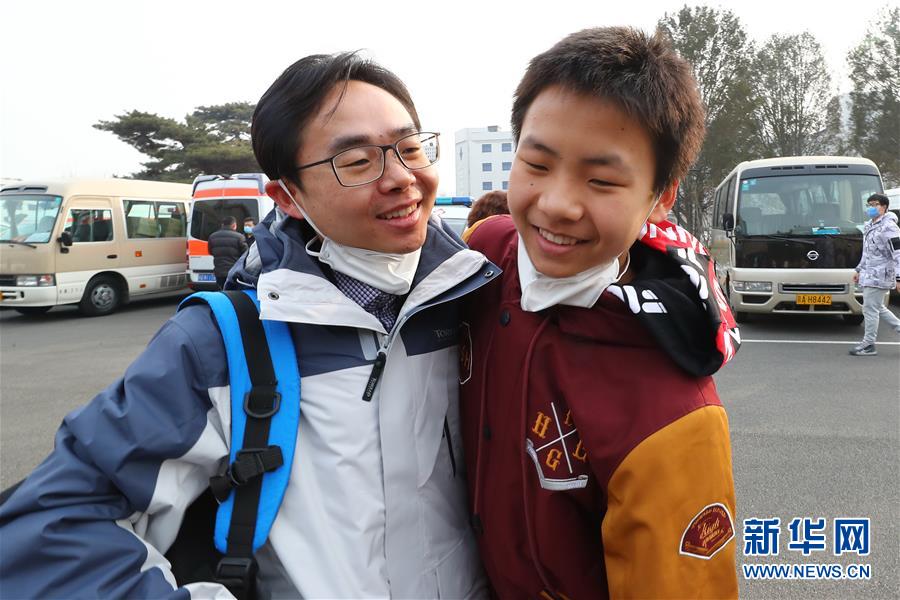 （抗疫一線醫(yī)務(wù)人員英雄群體&middot;圖文互動(dòng)）（5）你的名字，我們的希望&mdash;&mdash;記國家援鄂抗疫醫(yī)療隊(duì)