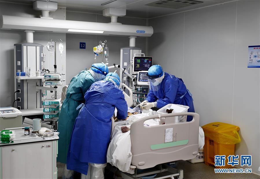 （抗疫一線醫(yī)務(wù)人員英雄群體&middot;圖文互動）（11）人民軍醫(yī)的赤誠守望&mdash;&mdash;軍隊(duì)支援湖北醫(yī)療隊(duì)抗擊新冠肺炎疫情記事