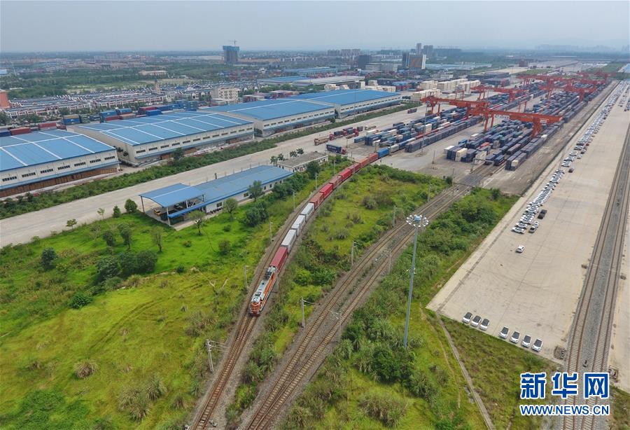 (新華全媒頭條·圖文互動)(3)西部有個新的“圈”——成渝加快雙城經(jīng)濟圈建設(shè)