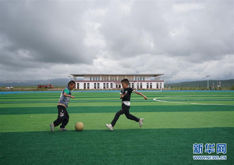 (新華全媒頭條·走向我們的小康生活·決戰(zhàn)決勝脫貧攻堅(jiān)·圖文互動(dòng))(10)高原上綻放的光芒——來(lái)自青海攻克深度貧困堡壘的故事