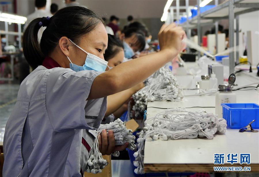 （決戰(zhàn)決勝脫貧攻堅(jiān)&middot;圖文互動(dòng)）（12）同飲一江水 攜手&ldquo;斬窮根&rdquo;&mdash;&mdash;深圳對(duì)口廣西河池、百色扶貧協(xié)作見聞