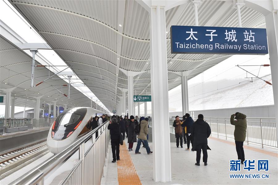 （新華全媒頭條&middot;圖文互動(dòng)）（10）北京初展&ldquo;雙奧&rdquo;之城英姿&mdash;&mdash;寫在北京冬奧會(huì)開(kāi)幕倒計(jì)時(shí)500天之際