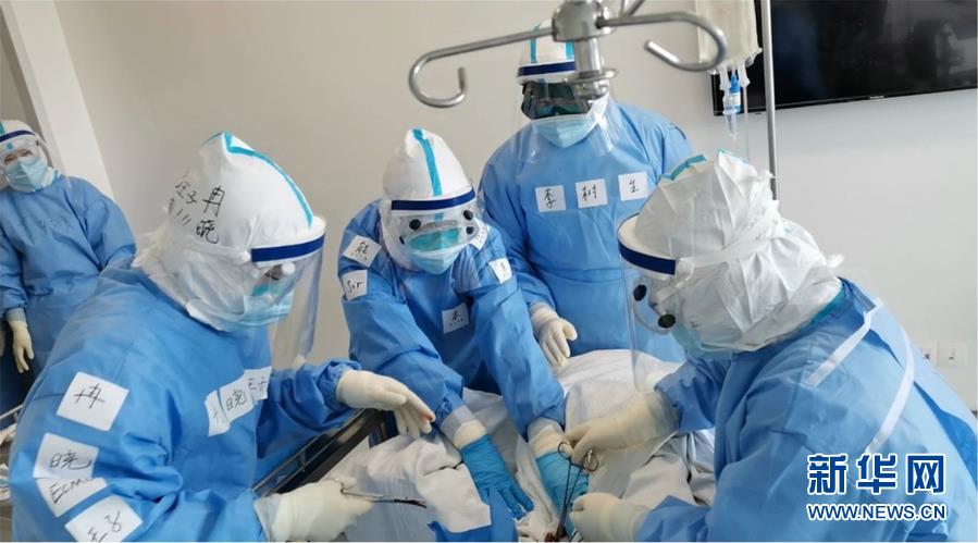 (抗疫一線醫(yī)務人員英雄群體·圖文互動)(4)同濟醫(yī)院“尖刀連”:決戰(zhàn)在“新冠重癥高地”