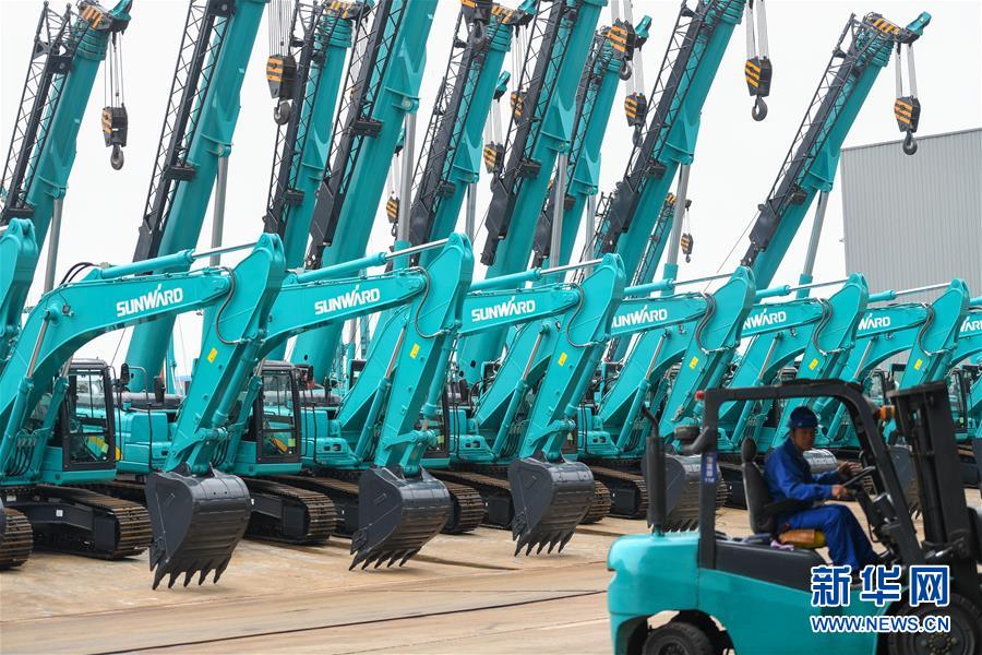 （落實(shí)&ldquo;六穩(wěn)&rdquo;&ldquo;六保&rdquo;企業(yè)見(jiàn)聞&middot;圖文互動(dòng)）（3）&ldquo;智慧工廠&rdquo;引領(lǐng)&ldquo;生產(chǎn)節(jié)拍&rdquo;&mdash;&mdash;走進(jìn)山河智能一探究竟