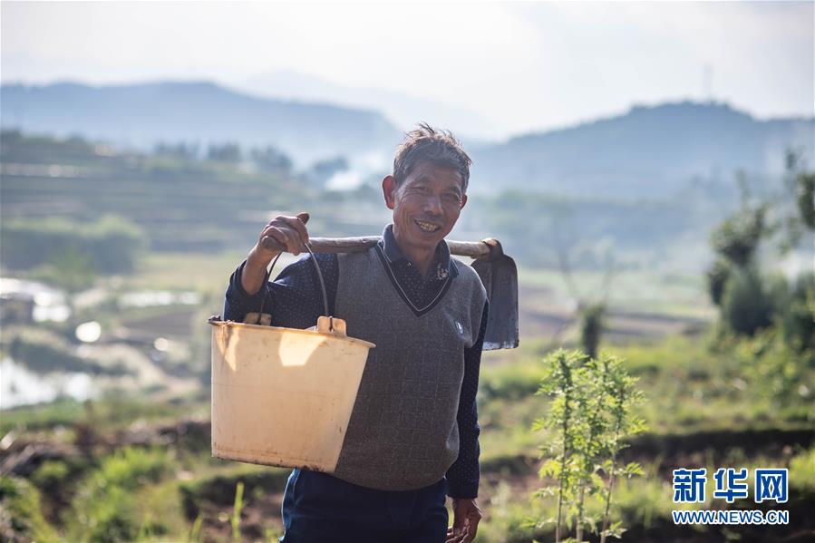 （新華全媒頭條&middot;決戰(zhàn)決勝脫貧攻堅(jiān)&middot;督戰(zhàn)未摘帽貧困縣&middot;圖文互動(dòng)）（11）脫貧的歌聲&mdash;&mdash;云南直過(guò)民族和人口較少民族共入新時(shí)代