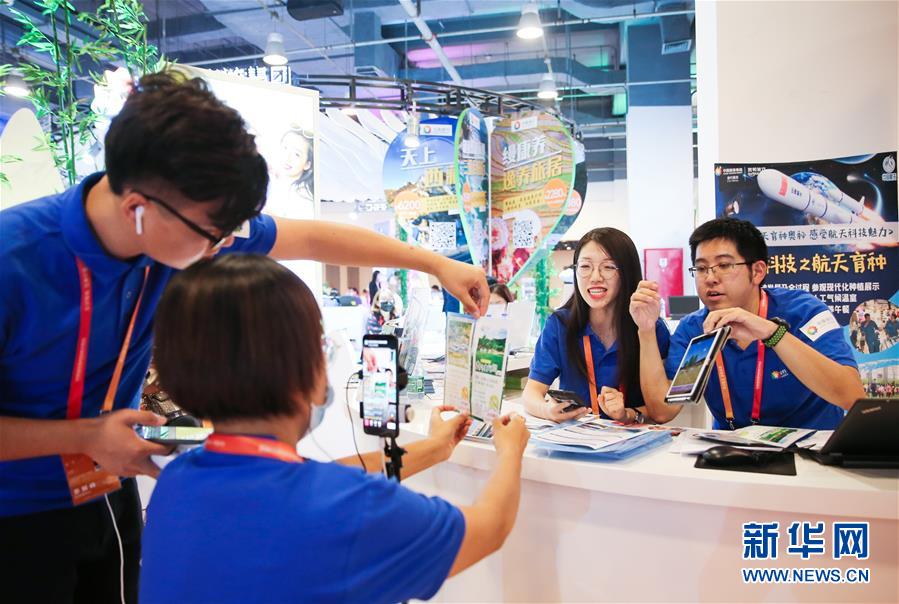 （新華全媒頭條&middot;圖文互動）（12）奮斗結(jié)碩果，再寫新篇章&mdash;&mdash;寫在共和國71周年華誕之際