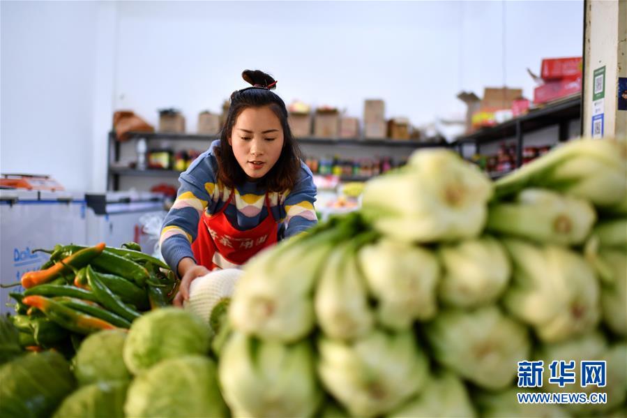 (西藏昌都解放70周年·圖文互動(dòng))(5)高原小鎮(zhèn)“搬”來一家“商業(yè)綜合體”