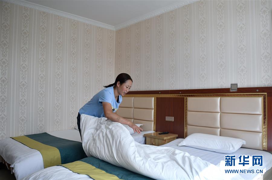 （坐著高鐵看中國(guó)）（2）青藏鐵路串起高原旅游&ldquo;珍珠鏈&rdquo;