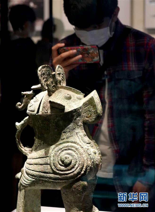 （文化視點(diǎn)&middot;聽(tīng)文物講故事&middot;圖文互動(dòng)）（1）國(guó)寶婦好鸮尊：三千年前的&ldquo;私人定制&rdquo;