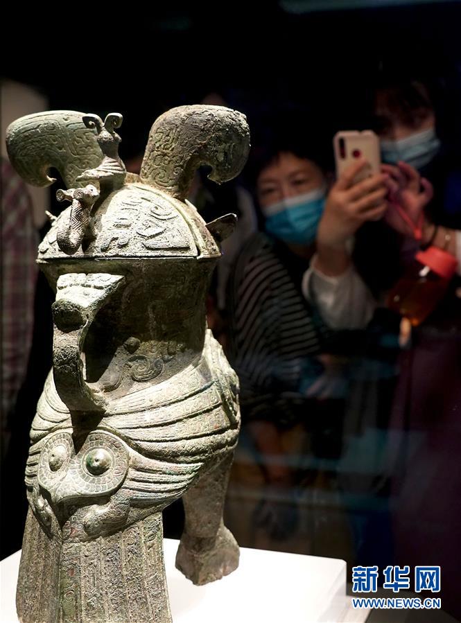 （文化視點(diǎn)&middot;聽(tīng)文物講故事&middot;圖文互動(dòng)）（2）國(guó)寶婦好鸮尊：三千年前的&ldquo;私人定制&rdquo;