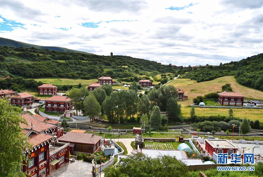 （新華全媒頭條&middot;圖文互動(dòng)）（5）命運(yùn)的轉(zhuǎn)折&mdash;&mdash;寫在四川甘孜藏族自治州建州70年之際