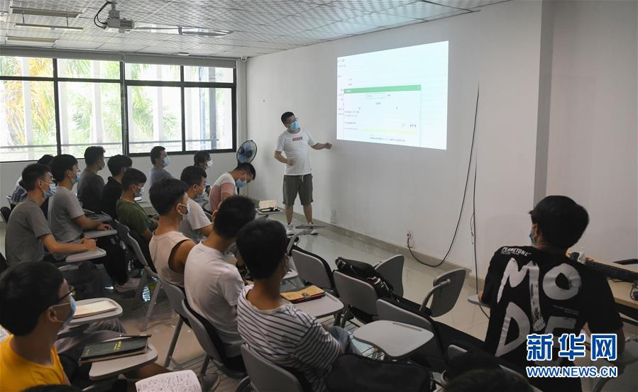 （在習近平新時代中國特色社會主義思想指引下&mdash;&mdash;新時代新作為新篇章&middot;習近平總書記關(guān)切事&middot;圖文互動）（9）我家大門常打開&mdash;&mdash;經(jīng)濟特區(qū)全方位對外開放故事