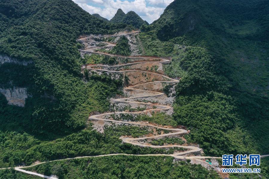 (新華全媒頭條·圖文互動(dòng))(10)“石山王國”筑路記