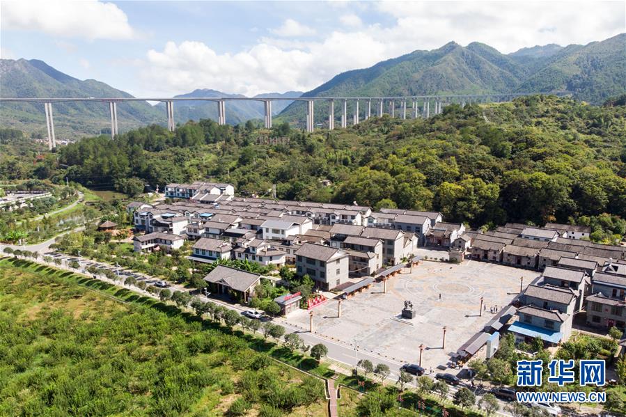 （習(xí)近平的小康故事&middot;新華網(wǎng)&middot;圖文互動）（3）&ldquo;真正解決好基層群眾看病難、看病貴問題&rdquo;&mdash;&mdash;習(xí)近平和群眾健康的故事