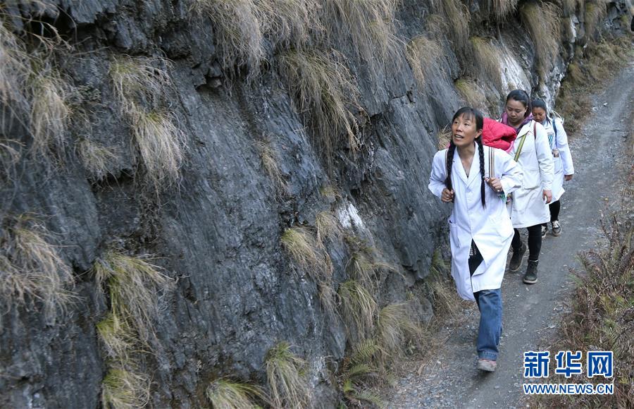 (新華全媒頭條·圖文互動(dòng))(11)偉大旗幟引領(lǐng)歷史巨變——習(xí)近平新時(shí)代中國特色社會(huì)主義思想指引“十三五”經(jīng)濟(jì)社會(huì)發(fā)展述評(píng)