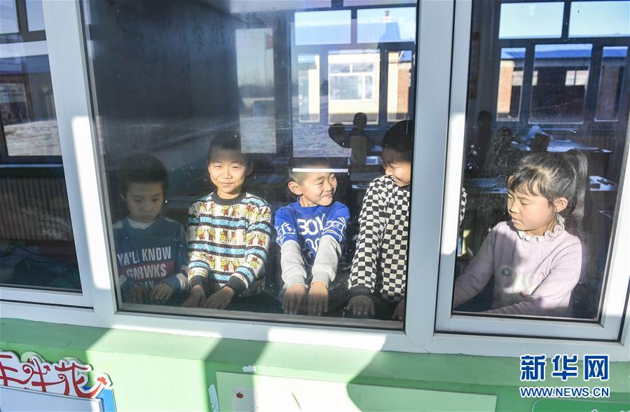 (新華全媒頭條·圖文互動(dòng))(14)偉大旗幟引領(lǐng)歷史巨變——習(xí)近平新時(shí)代中國特色社會(huì)主義思想指引“十三五”經(jīng)濟(jì)社會(huì)發(fā)展述評(píng)