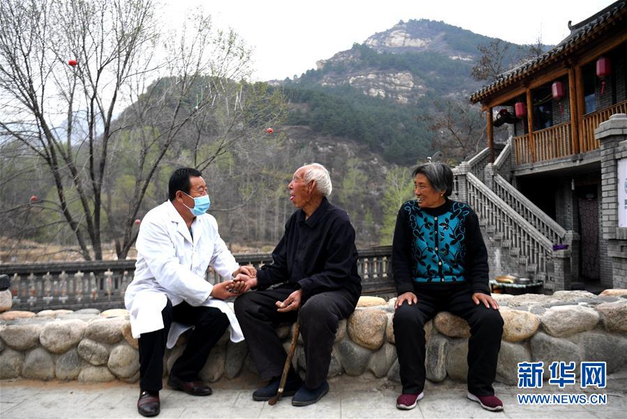 (習(xí)近平的小康故事·新華網(wǎng)·圖文互動(dòng))(9)“讓所有老年人都能有一個(gè)幸福美滿(mǎn)的晚年”——習(xí)近平和尊老養(yǎng)老的故事