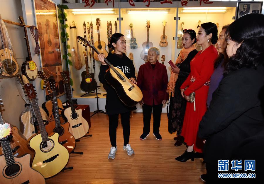 (全面建成小康社會(huì)“百城千縣萬(wàn)村調(diào)研行”·圖文互動(dòng))(3)河北周窩:“音樂(lè)小鎮(zhèn)”奏響鄉(xiāng)村振興協(xié)奏曲