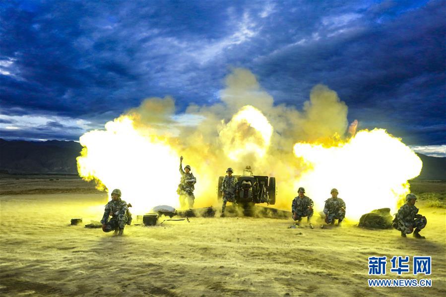 （在習近平強軍思想指引下&middot;我們在戰(zhàn)位報告&middot;圖文互動）（1）朵朵傘花綻放，勝戰(zhàn)精兵天降&mdash;&mdash;空降兵部隊某旅教導(dǎo)員余海龍帶領(lǐng)官兵傳承黃繼光精神記事