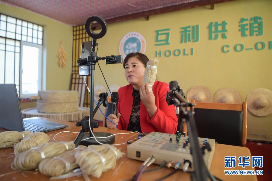 （全面建成小康社會&ldquo;百城千縣萬村&rdquo;調(diào)研行&middot;圖文互動）（3）互助互利，小甘薯帶來甜蜜日子&mdash;&mdash;內(nèi)蒙古奈曼旗互利村闖出產(chǎn)業(yè)致富之路