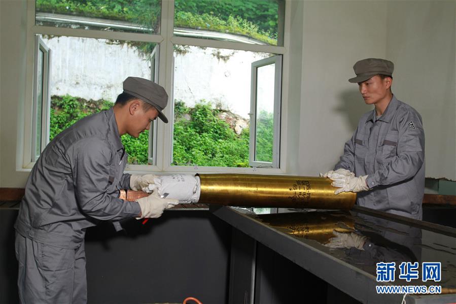 （在習近平強軍思想指引下&middot;我們在戰(zhàn)位報告&middot;圖文互動）（2）牢記統(tǒng)帥囑托  做刀尖上的舞者&mdash;&mdash;記聯(lián)勤保障部隊某報廢武器彈藥銷毀站參謀長陳雪禮