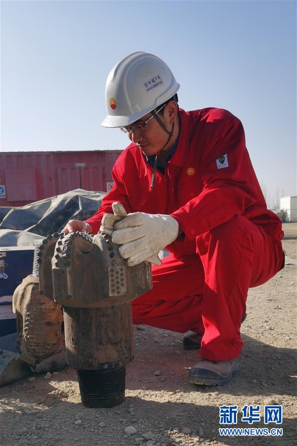 （青春的夢(mèng)想 青春的奮斗&middot;圖文互動(dòng)）（3）年輕，就要無悔擔(dān)當(dāng)&mdash;&mdash;青春在奉獻(xiàn)中閃光