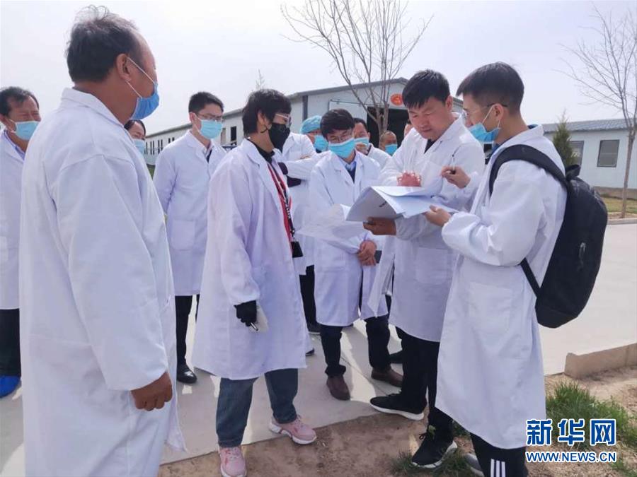 （青春的夢(mèng)想 青春的奮斗&middot;圖文互動(dòng)）（5）年輕，就要無悔擔(dān)當(dāng)&mdash;&mdash;青春在奉獻(xiàn)中閃光