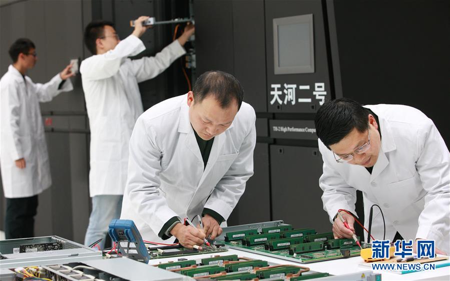 （在習(xí)近平強(qiáng)軍思想指引下&middot;我們在戰(zhàn)位報告&middot;圖文互動）（2）向著未來戰(zhàn)場沖鋒&mdash;&mdash;國防科技大學(xué)科研創(chuàng)新記事