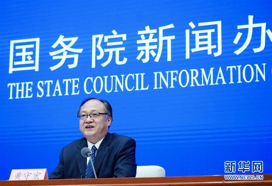 (新華網(wǎng))政府工作報告起草組負(fù)責(zé)人解讀報告