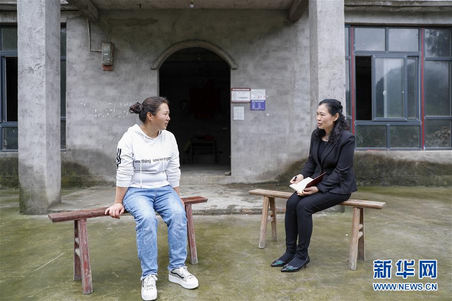 （兩會(huì)人物&middot;圖文互動(dòng)）（4）帶娃、賺錢兩不誤&mdash;&mdash;一位農(nóng)民工代表眼中的脫貧新工作