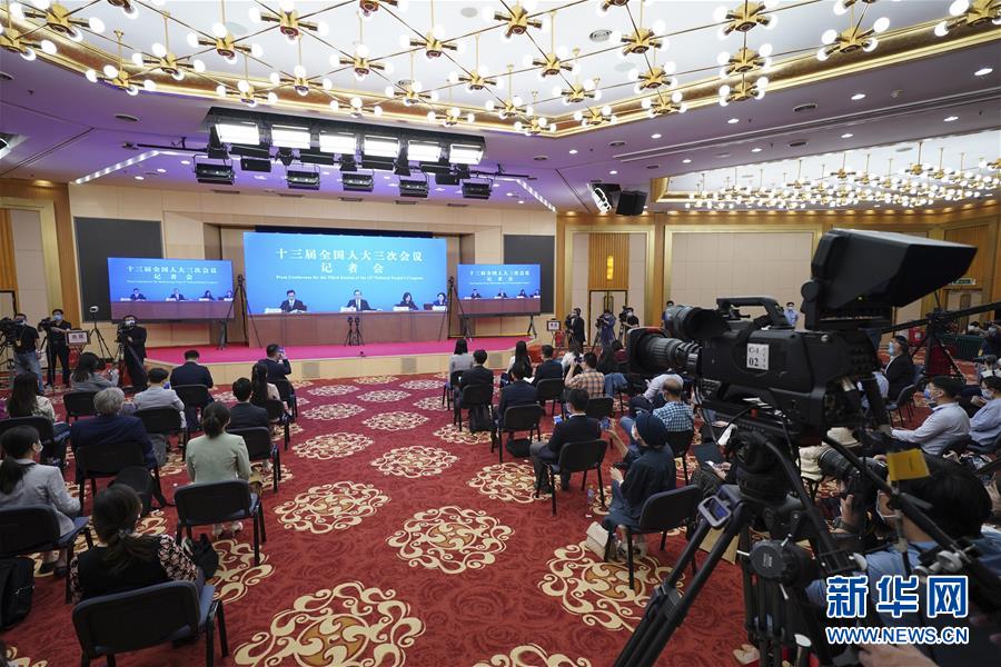 (兩會(huì)·XHDW)(5)國(guó)務(wù)委員兼外交部長(zhǎng)王毅回答中外記者提問(wèn)