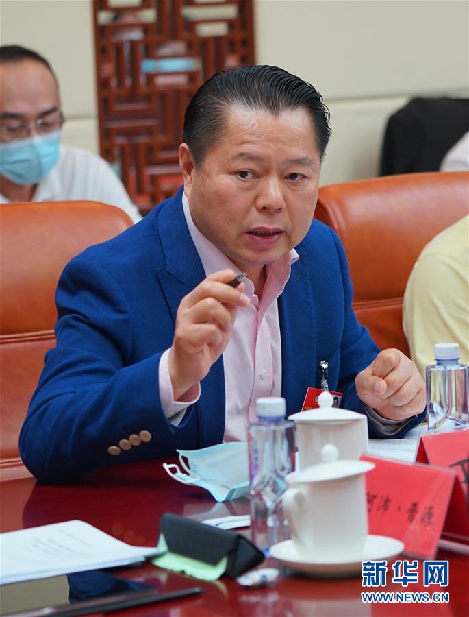 （兩會&middot;熱點畫報）（6）代表委員建言統(tǒng)籌做好經(jīng)濟社會發(fā)展工作