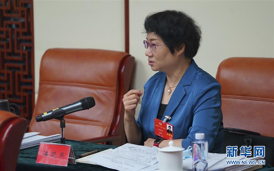 （兩會(huì)&middot;熱點(diǎn)畫報(bào)）（4）代表委員聚焦民法典草案