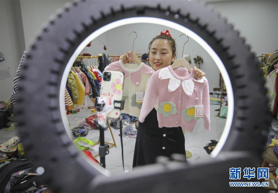 （新華全媒頭條&middot;兩會(huì)精神看落實(shí)&middot;圖文互動(dòng)）（4）培育新機(jī) 開(kāi)辟新局&mdash;&mdash;落實(shí)全國(guó)兩會(huì)精神激發(fā)經(jīng)濟(jì)發(fā)展新動(dòng)能述評(píng)