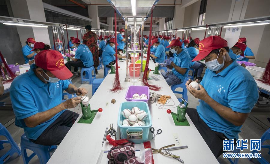 （新華全媒頭條&middot;兩會(huì)精神看落實(shí)&middot;圖文互動(dòng)）（7）培育新機(jī) 開(kāi)辟新局&mdash;&mdash;落實(shí)全國(guó)兩會(huì)精神激發(fā)經(jīng)濟(jì)發(fā)展新動(dòng)能述評(píng)