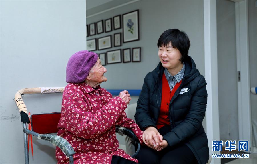 （新時(shí)代優(yōu)秀縣委書(shū)記風(fēng)采&middot;圖文互動(dòng)）（1）吳海燕：向百姓交一份無(wú)悔的答卷