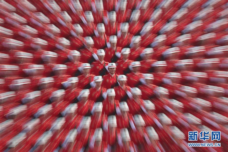 （國(guó)慶70周年&middot;慶祝大會(huì)）慶祝中華人民共和國(guó)成立70周年大會(huì)在京隆重舉行