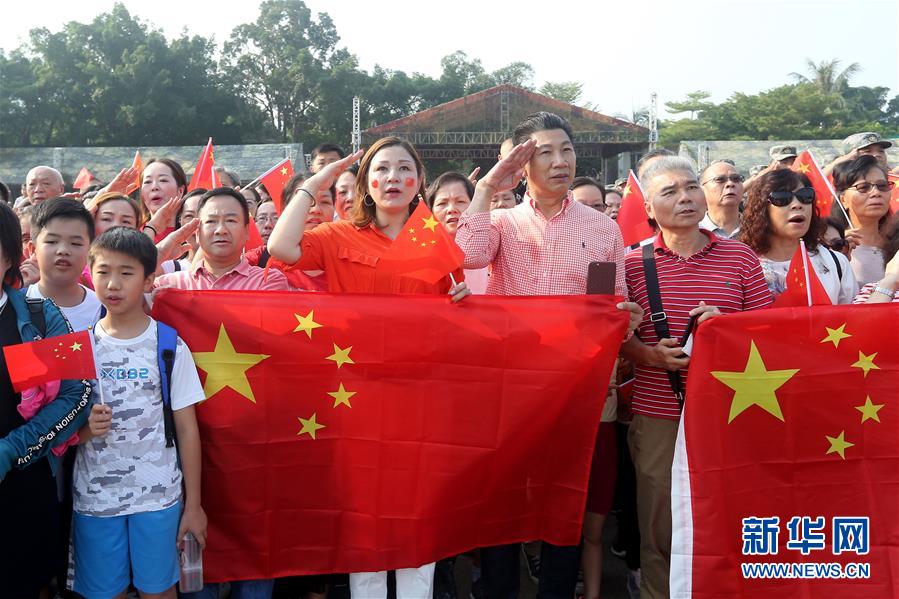 （圖文互動(dòng)）（1）&ldquo;我和我的祖國，一刻也不能分割&rdquo;&mdash;&mdash;解放軍駐香港部隊(duì)與市民共同慶祝國慶70周年見聞