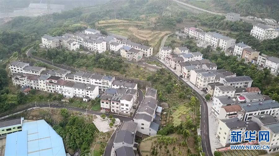 （新華全媒頭條&middot;圖文互動）（3）情系人民 心牽創(chuàng)新&mdash;&mdash;習(xí)近平總書記考察湖北回訪記