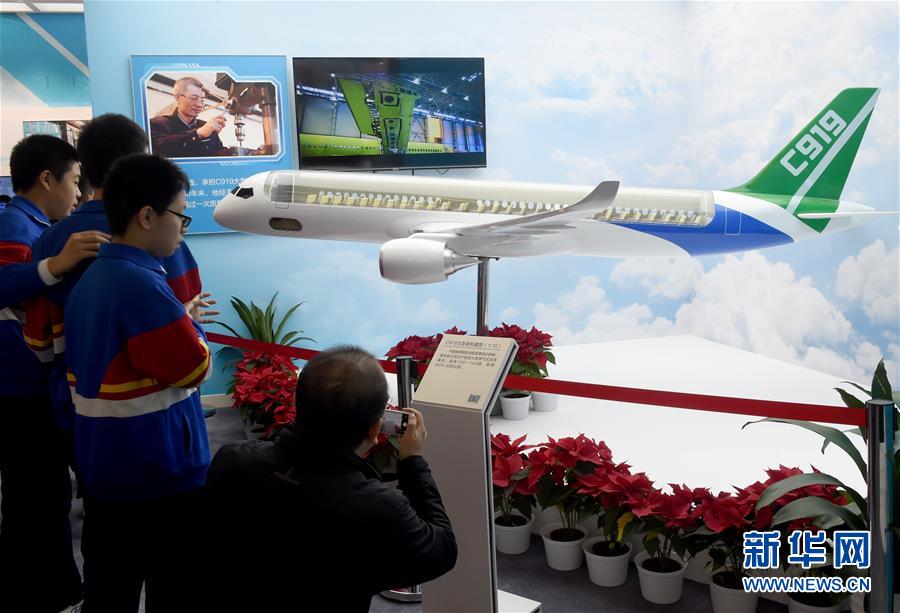 (新華全媒頭條·圖文互動(dòng))(3)從歷史中汲取繼續(xù)前進(jìn)的力量——習(xí)近平總書(shū)記參觀慶祝改革開(kāi)放40周年大型展覽側(cè)記