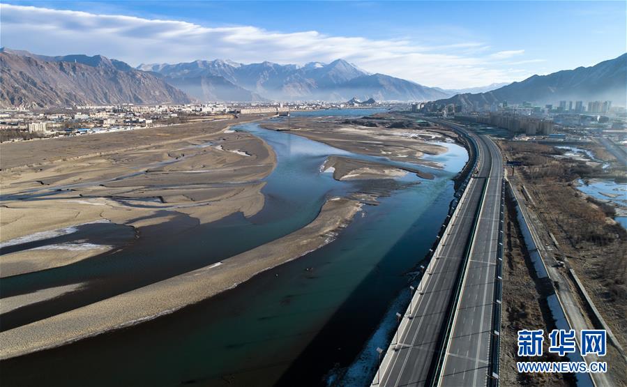 （兩會(huì)前夕看落實(shí)&middot;圖文互動(dòng)）（2）格桑花開 幸福路寬&mdash;&mdash;西藏落實(shí)習(xí)近平總書記全國(guó)兩會(huì)重要講話精神紀(jì)實(shí)