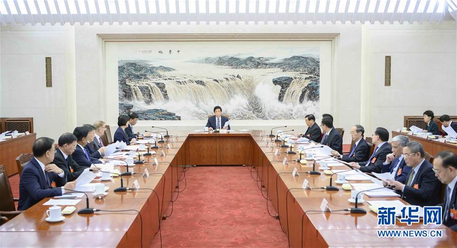 (兩會(huì))十三屆全國(guó)人大二次會(huì)議主席團(tuán)常務(wù)主席第一次會(huì)議舉行 栗戰(zhàn)書(shū)主持