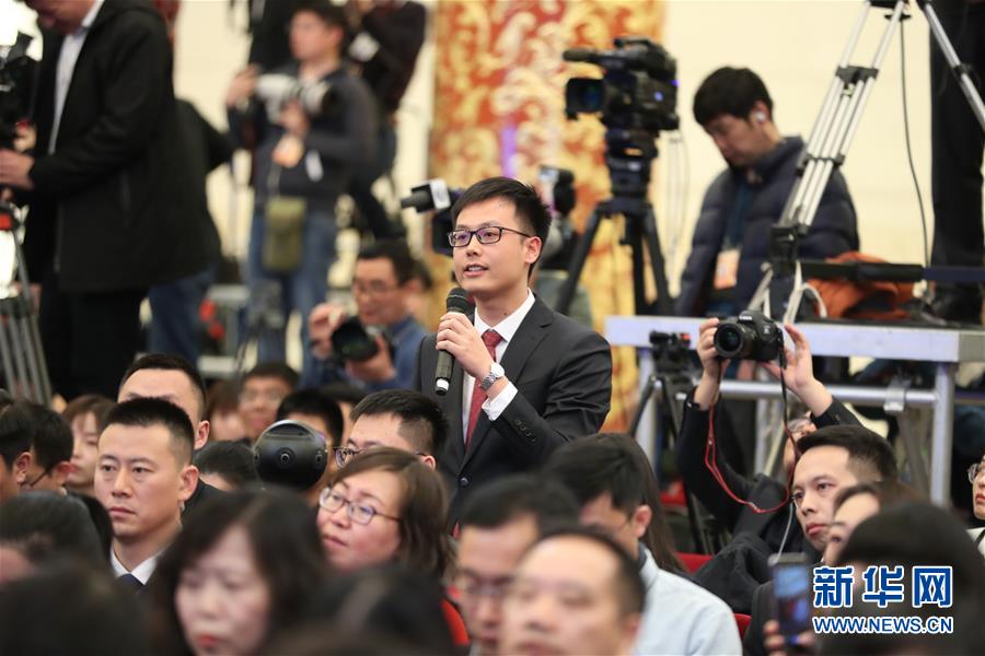 （兩會&middot;XHDW）（24）李克強總理會見中外記者