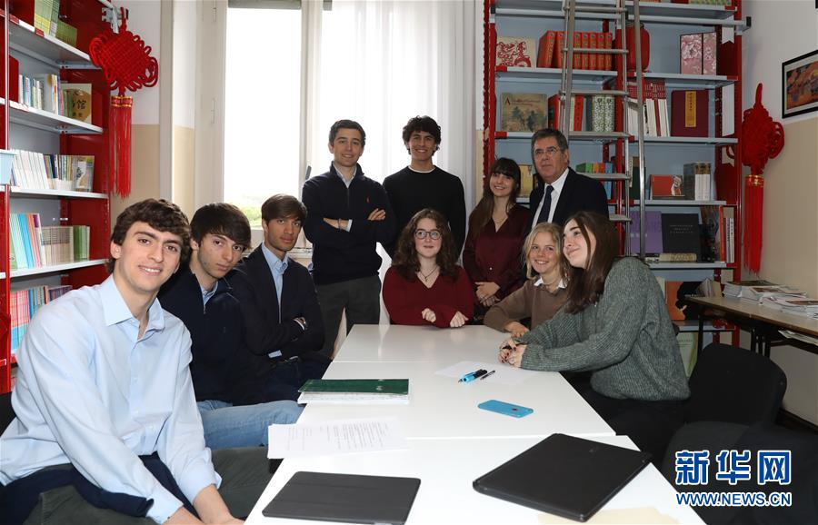 （國際&middot;出訪配合&middot;圖文互動）（1）通訊：我們的夢想里一定有中國&mdash;&mdash;意大利羅馬國立住讀學(xué)校師生熱議習(xí)近平主席回信